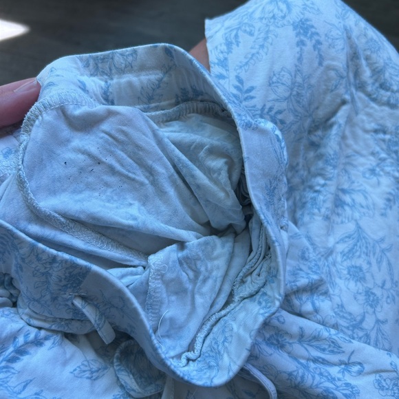 Cozy Earth White & Blue Floral Stretch Knit Long Sleeve Pajamas - Picture 5 of 7